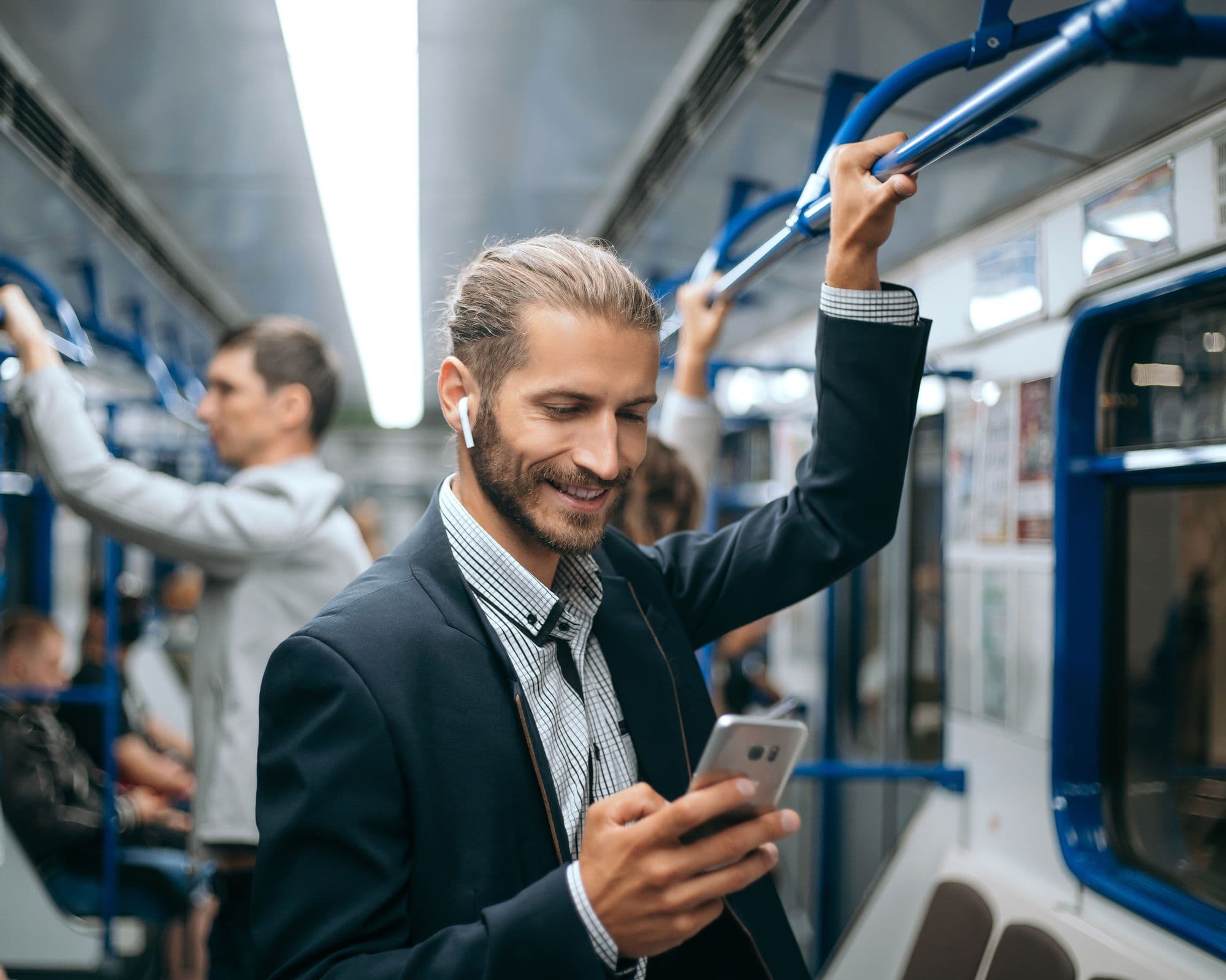 Unternehmen sparen durch die Nutzung öffentlicher Verkehrsmittel Steuern und erreichen eher ihre Klimaschutzziele. Gleichzeitig steigt die Mitarbeiterzufriedenheit.
